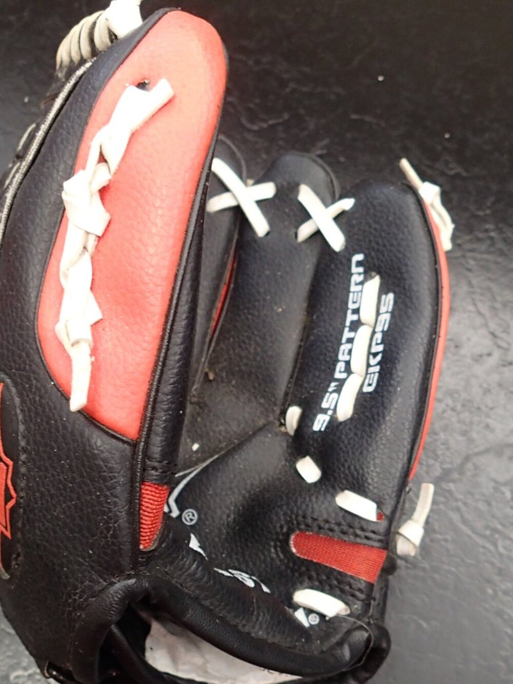Kids Easton Baseball Glove